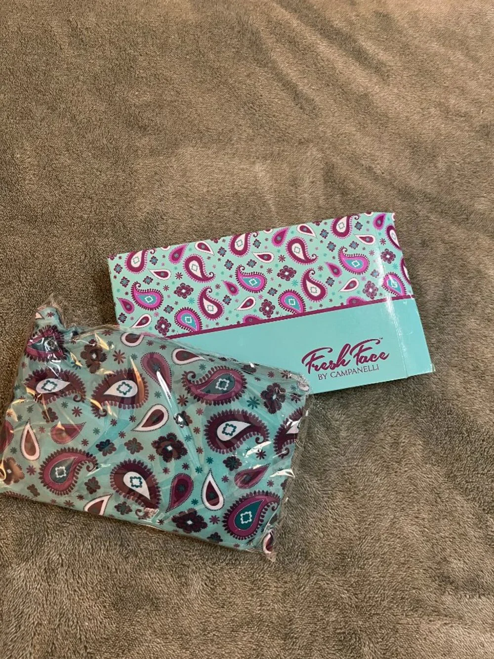 Campanelli “Fresh Face” Soft Makeup Remover Cloths & Travel Case Paisley New